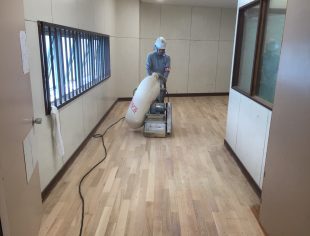 松本市中学校床研磨塗装