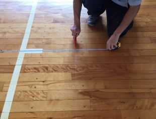 新潟県内の学校体育館バスケットボールコートのサイドラインサイズ変更工事
