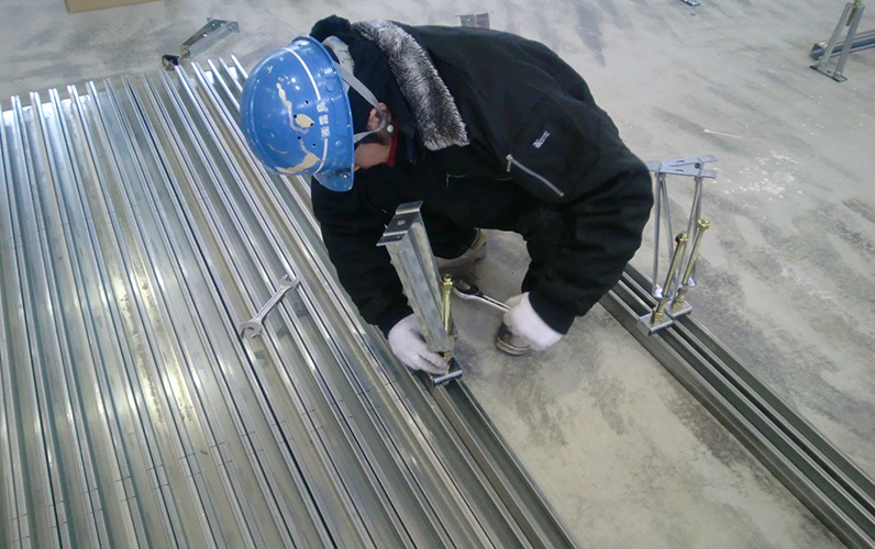 新築の鋼製床下地工事も置き床・乾式二重床・ＯＡフロア―・フリーアクセスフロア―の工事も床工事業者のコートラインプロにお任せください