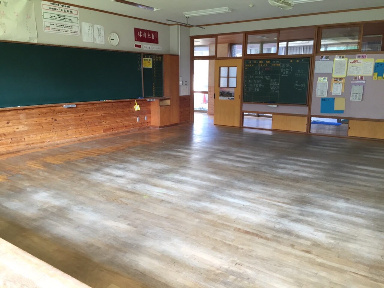 木床研磨塗装施工前・教室