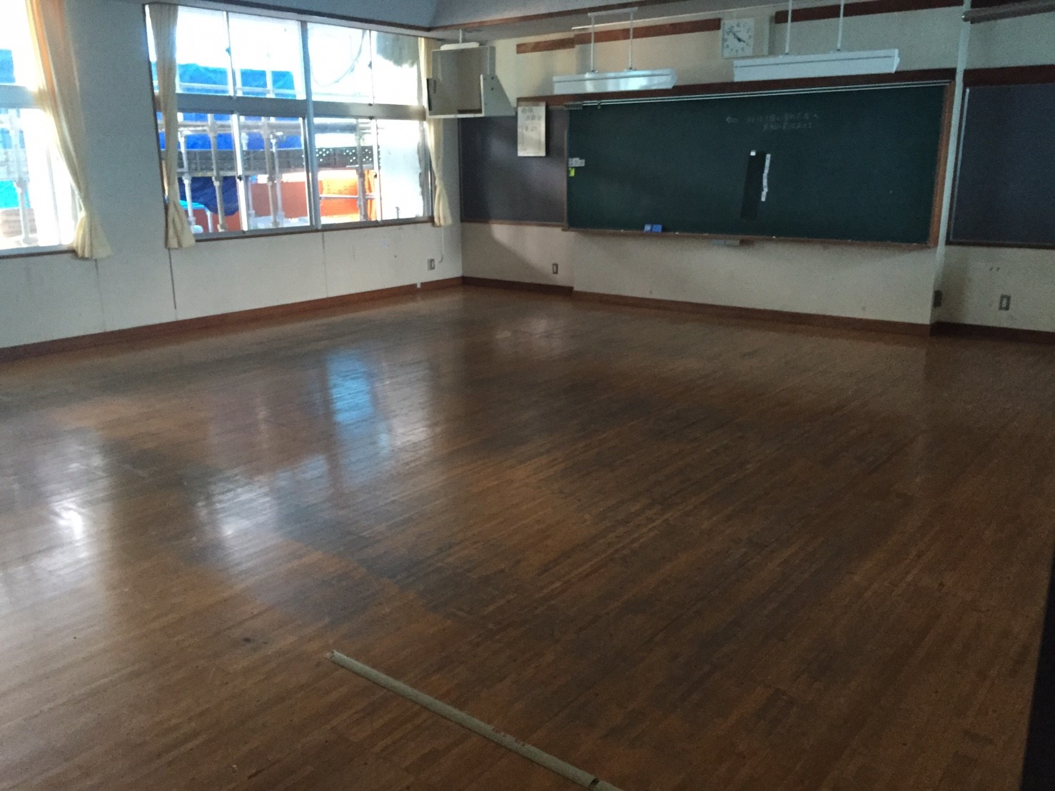松本市内中学校教室施工前